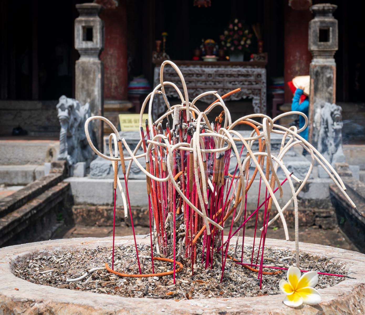 /fm/Files//Pictures/Ido Uploads(1)/Asia/Vietnam/Ninh Binh/Ninh Binh - Temple Incense Burning - NS.jpg